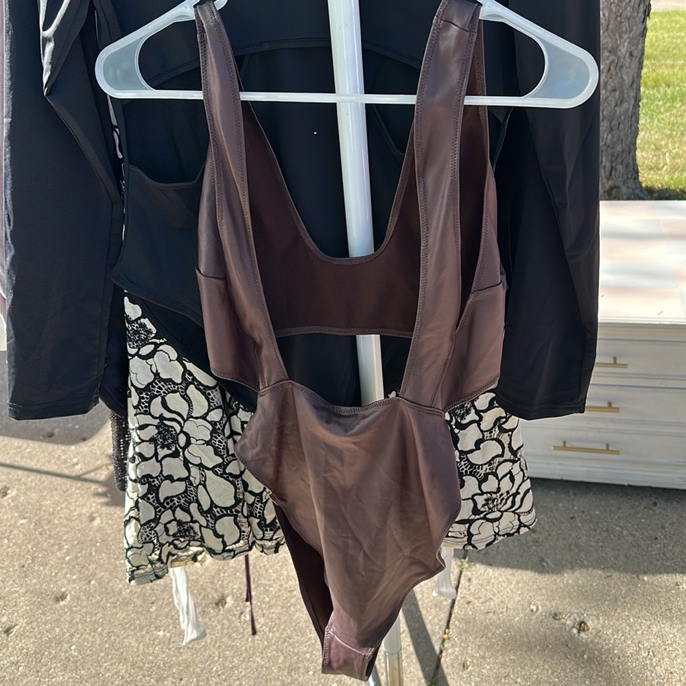 SKIMS BODYSUIT NWT - Picture 5 of 5